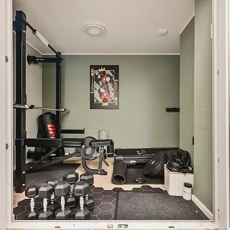 בית נופש Dinbnb I Skansen Funhouse! Gym, Outdoor-area & Location! *